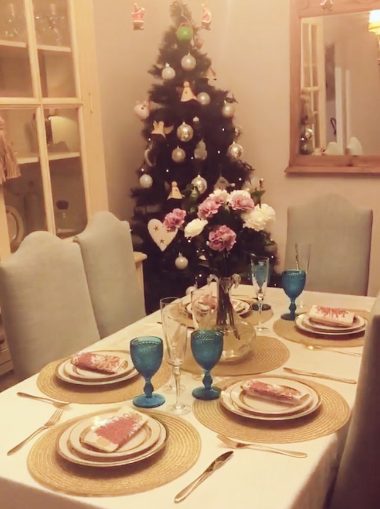GemeliersWebArg's tweet photo. El staff de Gemeliers Argentina Oficial les desea una excelente noche buena y una muy feliz navidad !🎄🎁❤️ https://t.co/U8TwIu7q25