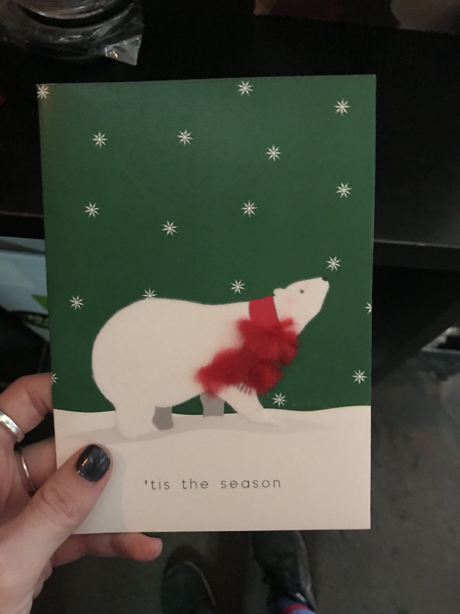 MadisonShangle's tweet image. this is how you treat servers on christmas eve/any holiday😭❤️ nicest table ever 🎄🎄🎄