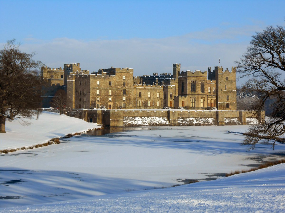 DKTaylorLane's tweet photo. #Snow2017 Raby #Castle - Built 1367-1390 by John Neville, Baron Neville de Raby. Childhood  home of Cecily Neville, mother to Edward IV &amp; Richard III https://t.co/3PPOh0aOuu