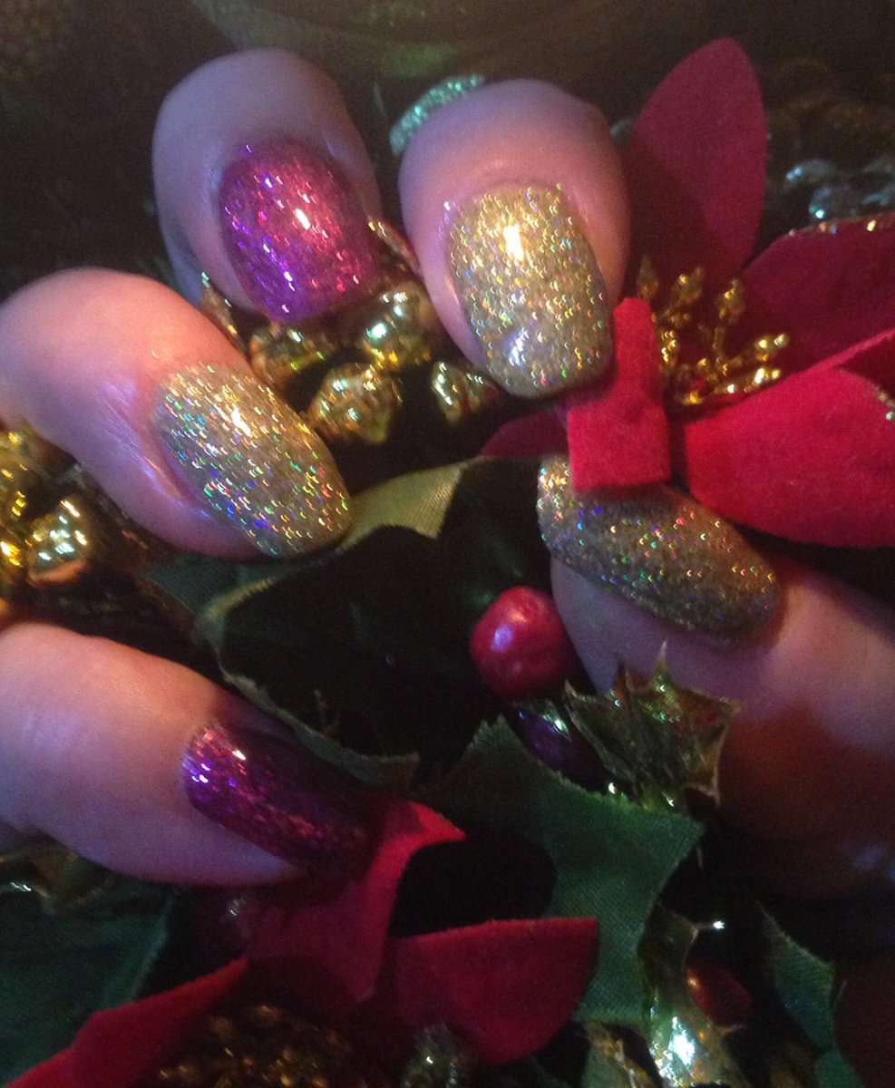 Nails for real girls tweet media
