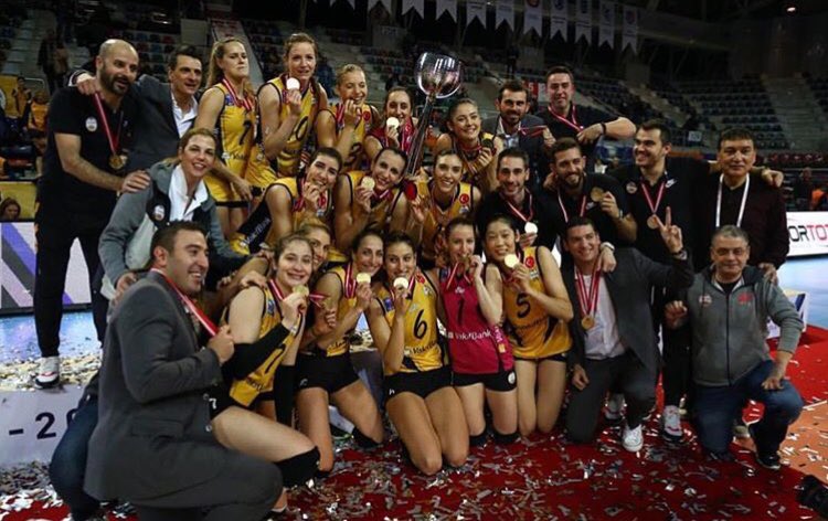 Kupa Voley Şampiyonu Vakıfbank! 💛🖤👏🏽🙌🏽