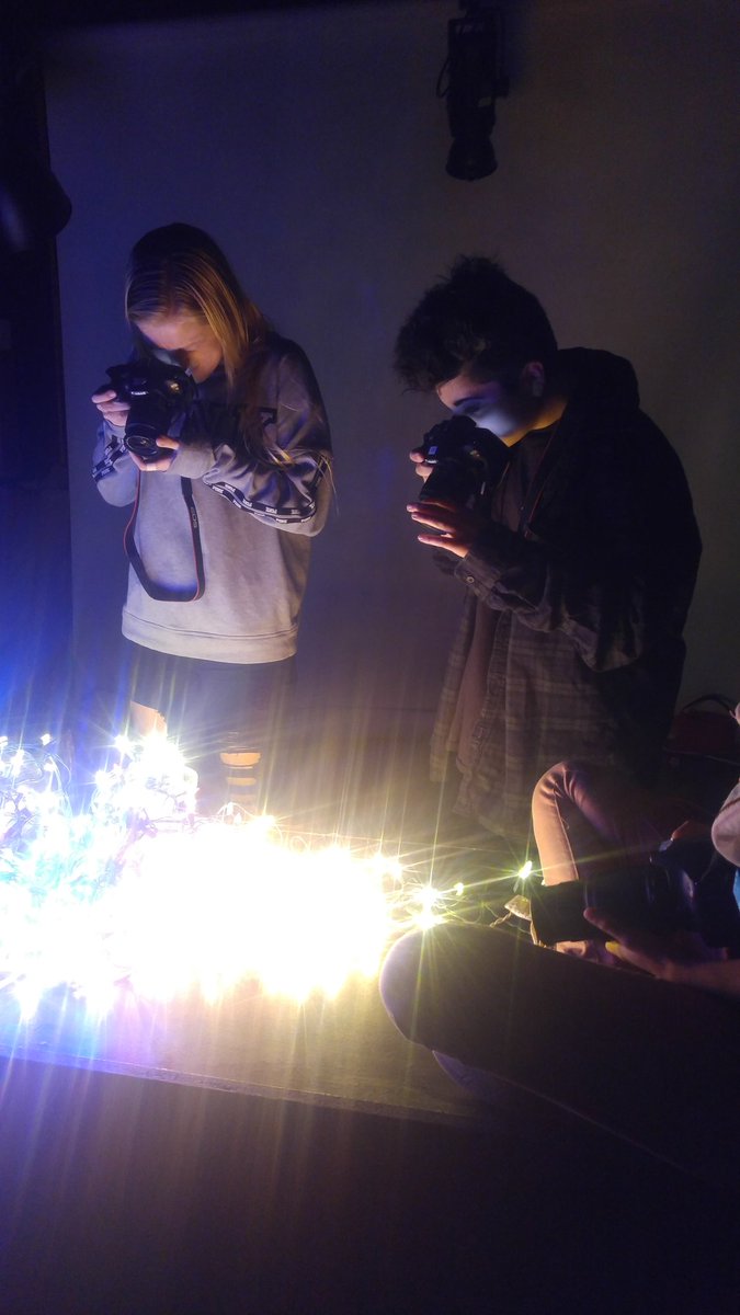 PhotographyNess's tweet photo. Understanding Bokeh with Photo 1/2 just in time for the holidays! @PowayCTE @rbhsbroncos @PowayUnified https://t.co/zwK76nyzG8