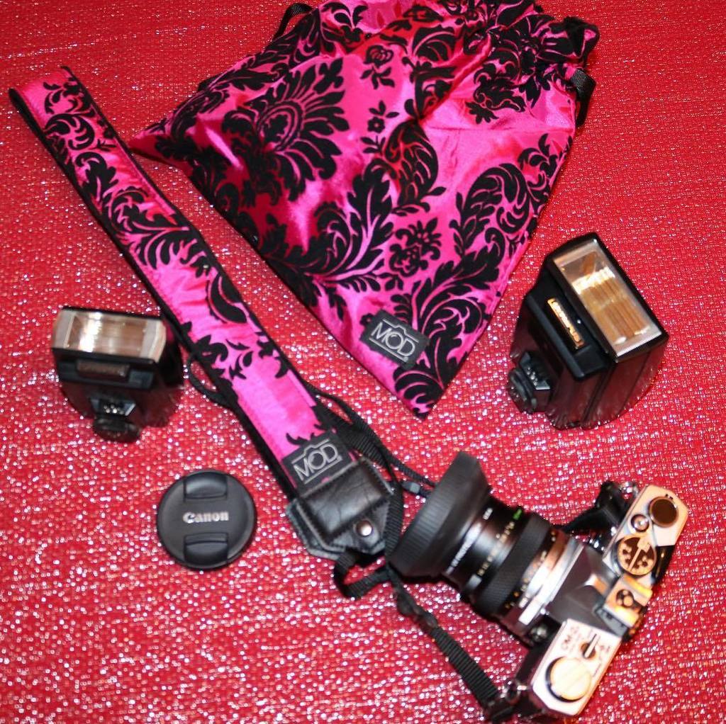 polishedprofes's tweet photo. My camera is ready for Christmas shots tomorrow. I have my @modstraps camera bag and straps to keep all my photo essentials safely together. To happy photos for everyone this holiday season!!
•
•
•
•
#ad #honestreview #camerastraps
#ModStraps #apexd… https://t.co/8Zh1bJ6kgY https://t.co/Hjugx3OjMo
