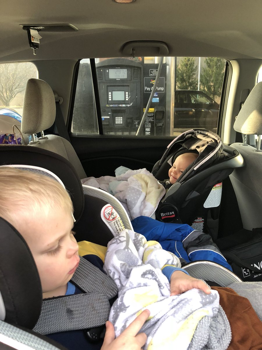 NineintheBox's tweet photo. On the move to @PureMichigan Merry Christmas!! #2roberts&amp;joey #momsworking #roadtrip https://t.co/ojv9BPgxjB