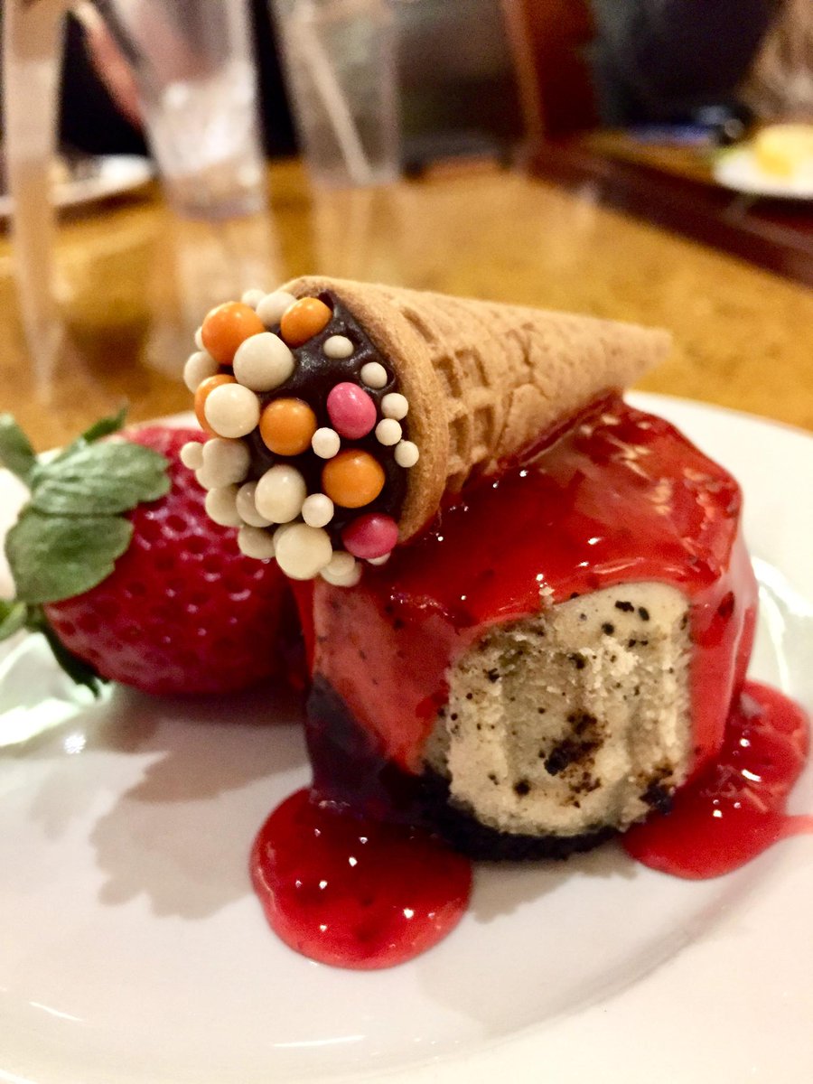 CaesarsWindsor's tweet photo. Need to satisfy your sweet tooth during the holidays? Head over to our #MarketBuffet and enjoy an incredible selection of desserts! #sweets https://t.co/lz9ur5ClYl