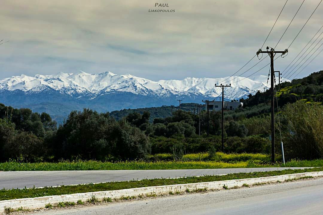 #Crete is getting ready for white #Christmas🎄
Hope you will all have a #wonderful #holidays 😍
Photo by IG@Paul__lk 📸 #crete #greece #traveling #christmasmood #christmas #happyholidays #mountains #view #travel #photography #amazing #beautiful #loveit