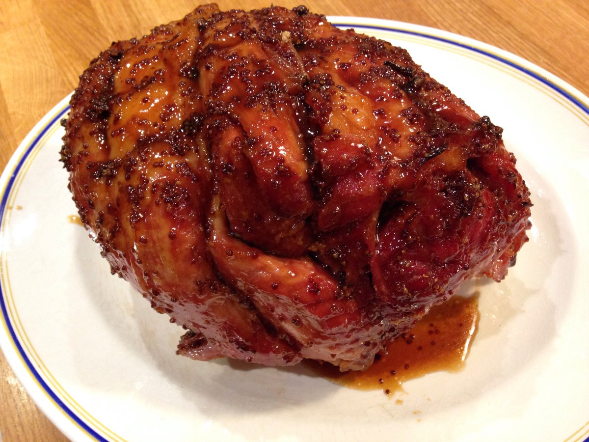 Barnard_Bakes's tweet photo. Thx @kirstieallsopp for the glazed ham recipe - it looks &amp; smells amazing and I don't even like ham!  #ChristmasEve https://t.co/cNYPKGWCPc