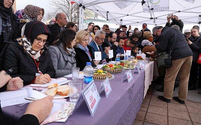 Ordum_AYBASTI's tweet photo. Hamsi Sevgisi Fatsa’da Festivale Dönüştü https://t.co/a5F5GdpnY1 https://t.co/9eOYrUvx0O