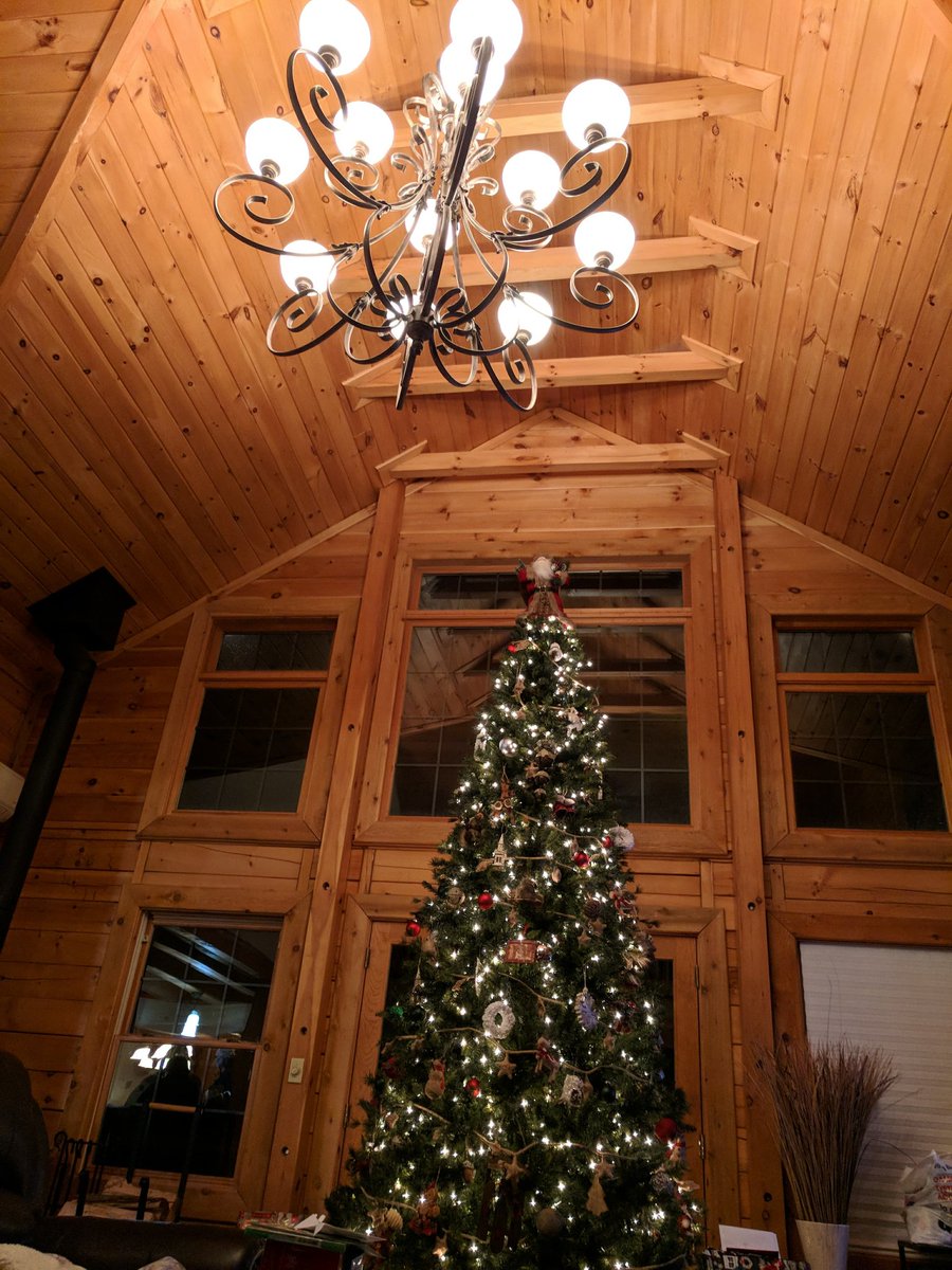 BiscuitCutterKT's tweet photo. Merry Christmas Eve...I'm just waiting for snow tonight.... https://t.co/1p1X3h4E4J