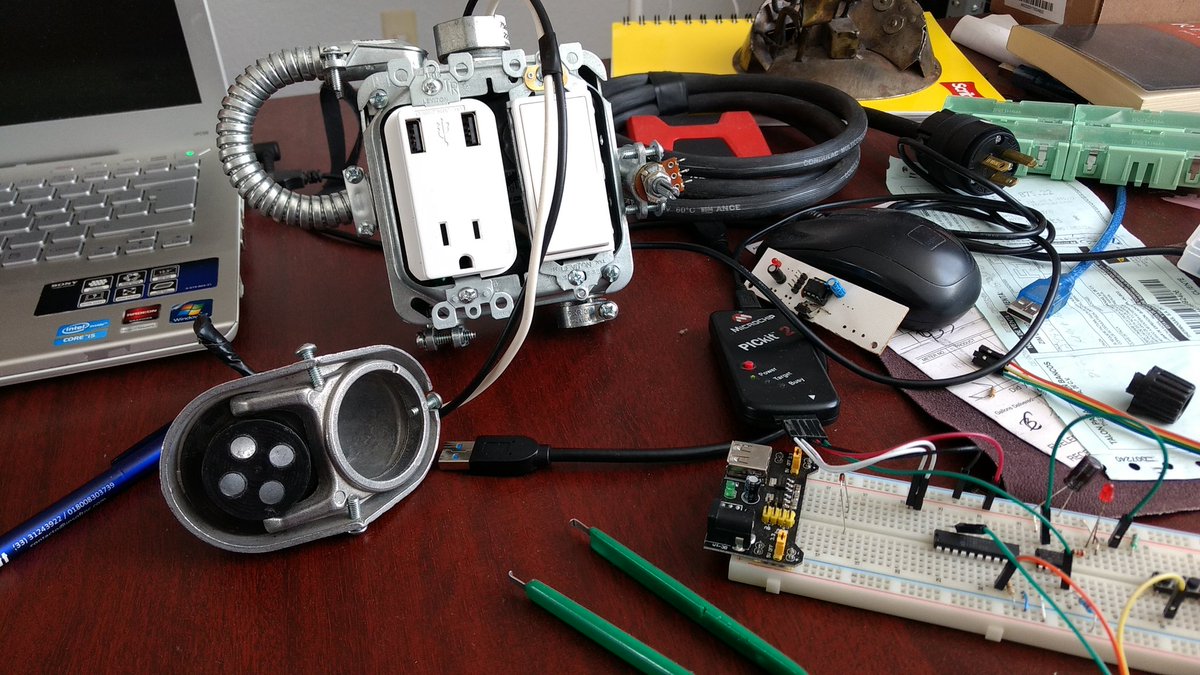 IObrizio's tweet photo. Last #hack for a #lamp ,#diy #led #dimmer #pic12F1840 #usb #charger #gift @MicrochipMakes @hackaday #PICkit2 #rules ... https://t.co/gdc7Xc775D