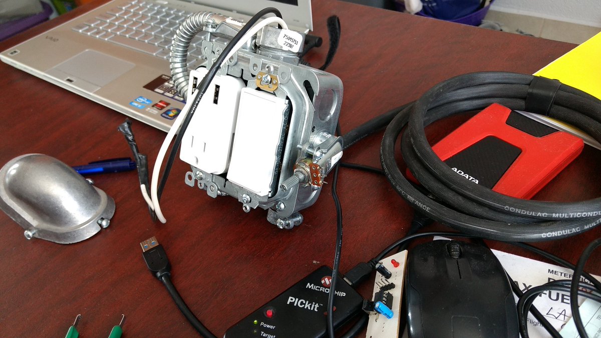 IObrizio's tweet photo. Last #hack for a #lamp ,#diy #led #dimmer #pic12F1840 #usb #charger #gift @MicrochipMakes @hackaday #PICkit2 #rules ... https://t.co/gdc7Xc775D