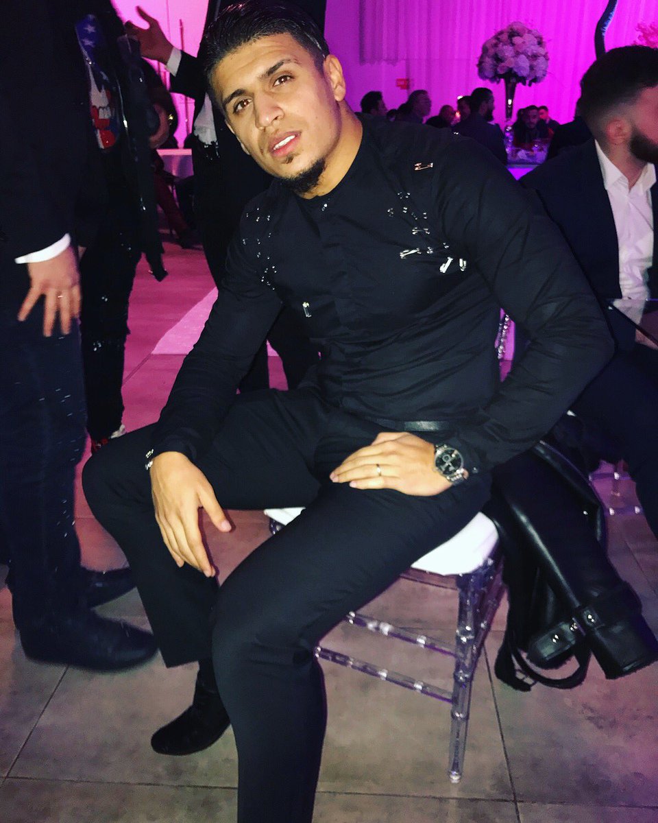 OfficielAlrima's tweet photo. JOYEUX NOËL 💥💥💥💥 Mais libérez fuego aussi 😂😂✊🏽✊🏽 #Alrima https://t.co/Tsv2v3zi7X