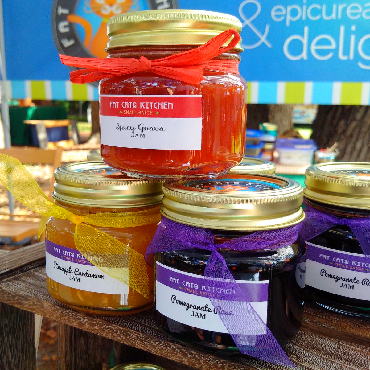 MarketCompMIA's tweet photo. Sweet! #miamishores farmers market open til 4pm today. Great place for last minute gifts. Optimist Park. 🌟 https://t.co/OuhG7vflha