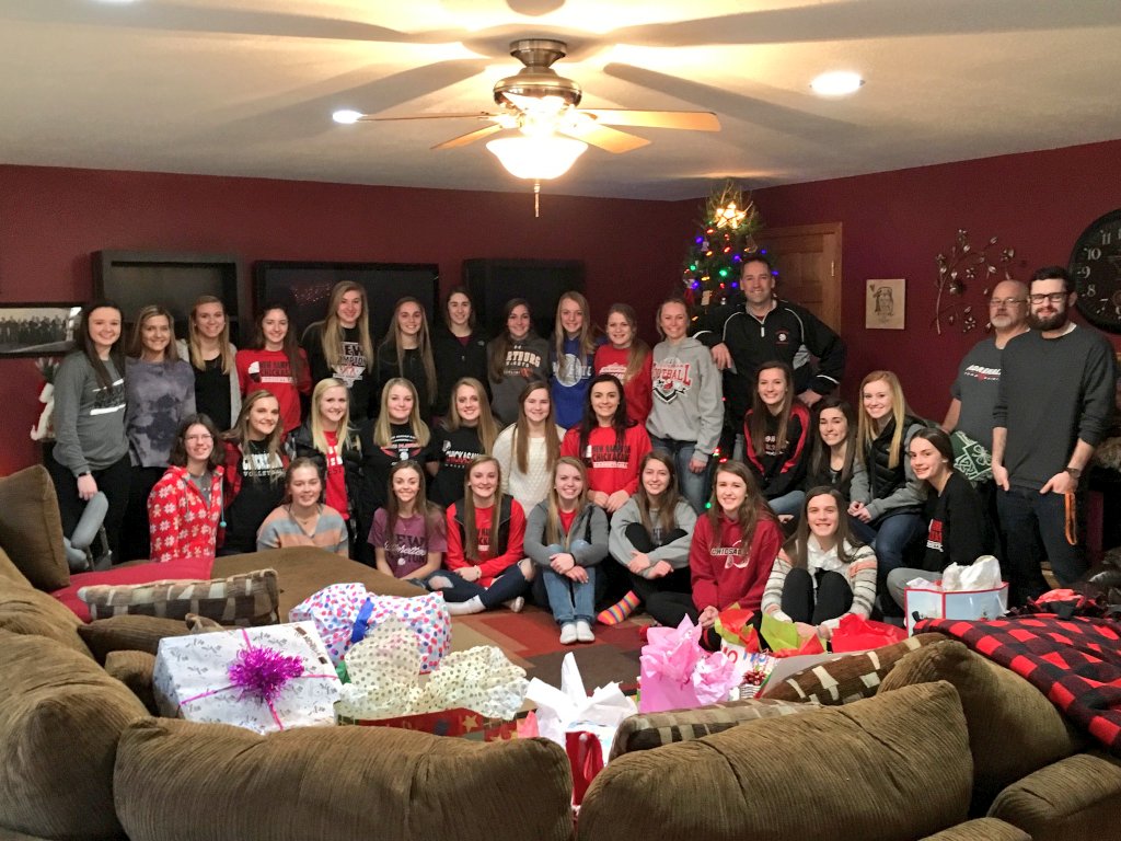 Happy Holidays from our basketball family to yours! ⛄Hope it's full of presents, food, family, and fun! 'May all your swishes come true' 🏀 #WeAreOne