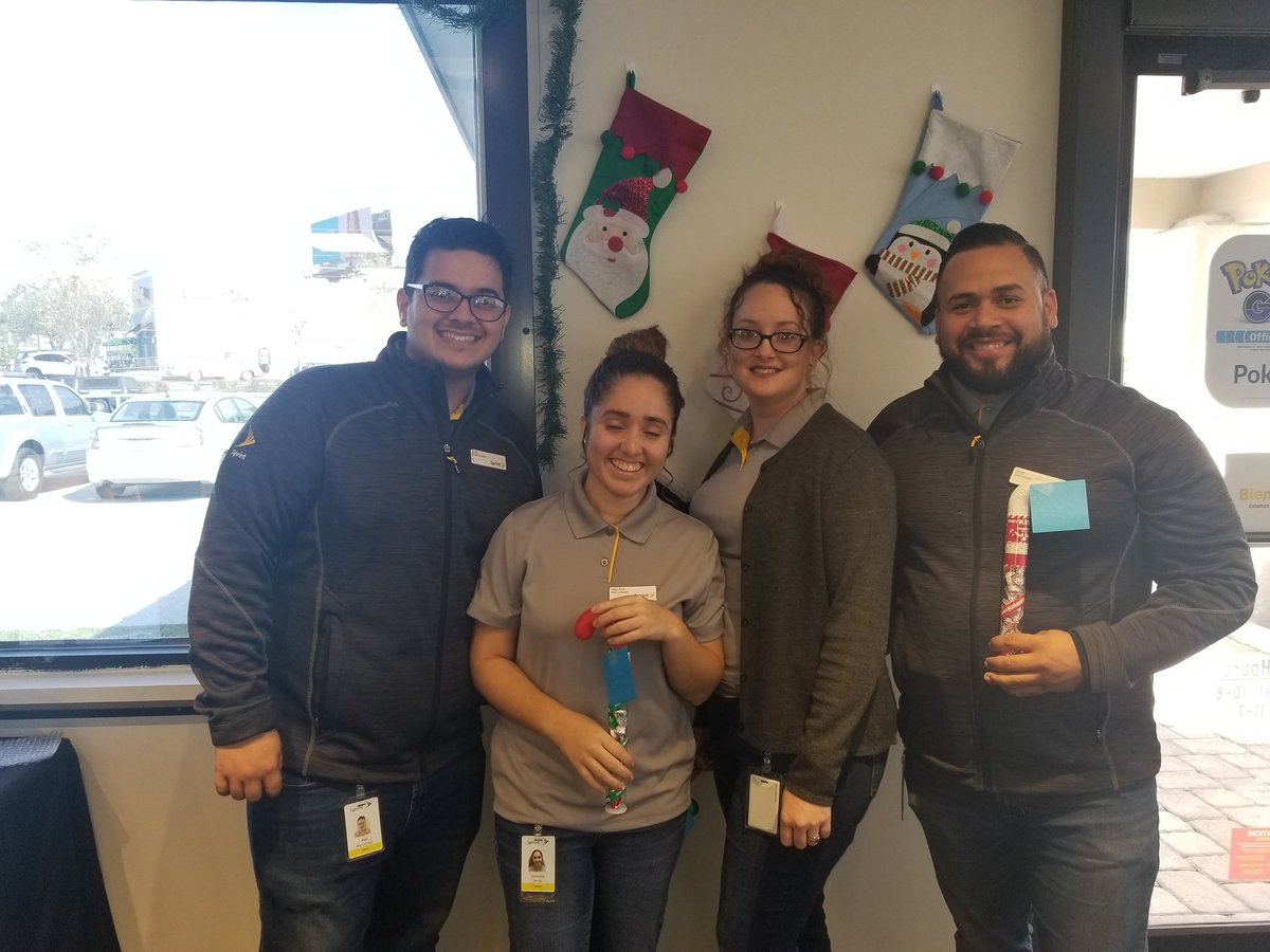 Last min wrapping available  for your last min gifts. Come see us @ 6708 Memorial HWY STE 101 Tampa FL 33615 #HappyCustomers #CFD #HappyHolidays #SprintFlorida