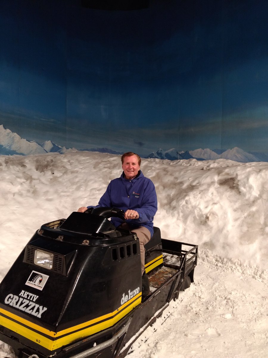 howardcaesar's tweet image. SEARCHING FOR SANTA?  The true Spirit of Christmas and the Holidays is found in the Heart. Love, Peace, and Joy TO ALL!!!