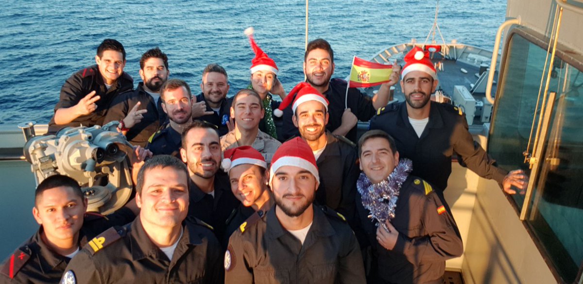 Defensagob's tweet photo. Desde Malí, Irak o Gabón, desde el Índico, el Mediterráneo o la Antártida... por tierra, mar y aire...

Desde cualquier rincón del mundo, os deseamos a todos los españoles...

¡Feliz Navidad! https://t.co/AfY9BBJVJZ