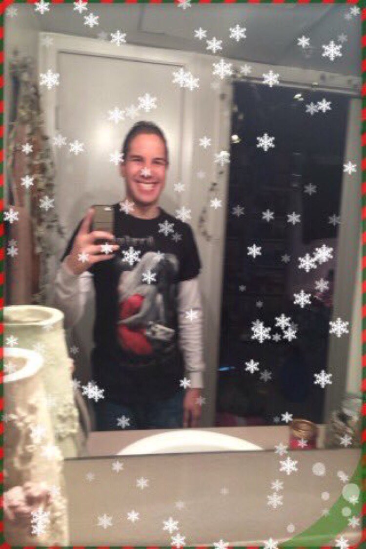 ItsTwitneyB1tch's tweet photo. Shout out to previous years #britmas sweaters I’ve been sporting all month #barmystyle ❄️🧤🧣 https://t.co/Bq9Lm3UoXd