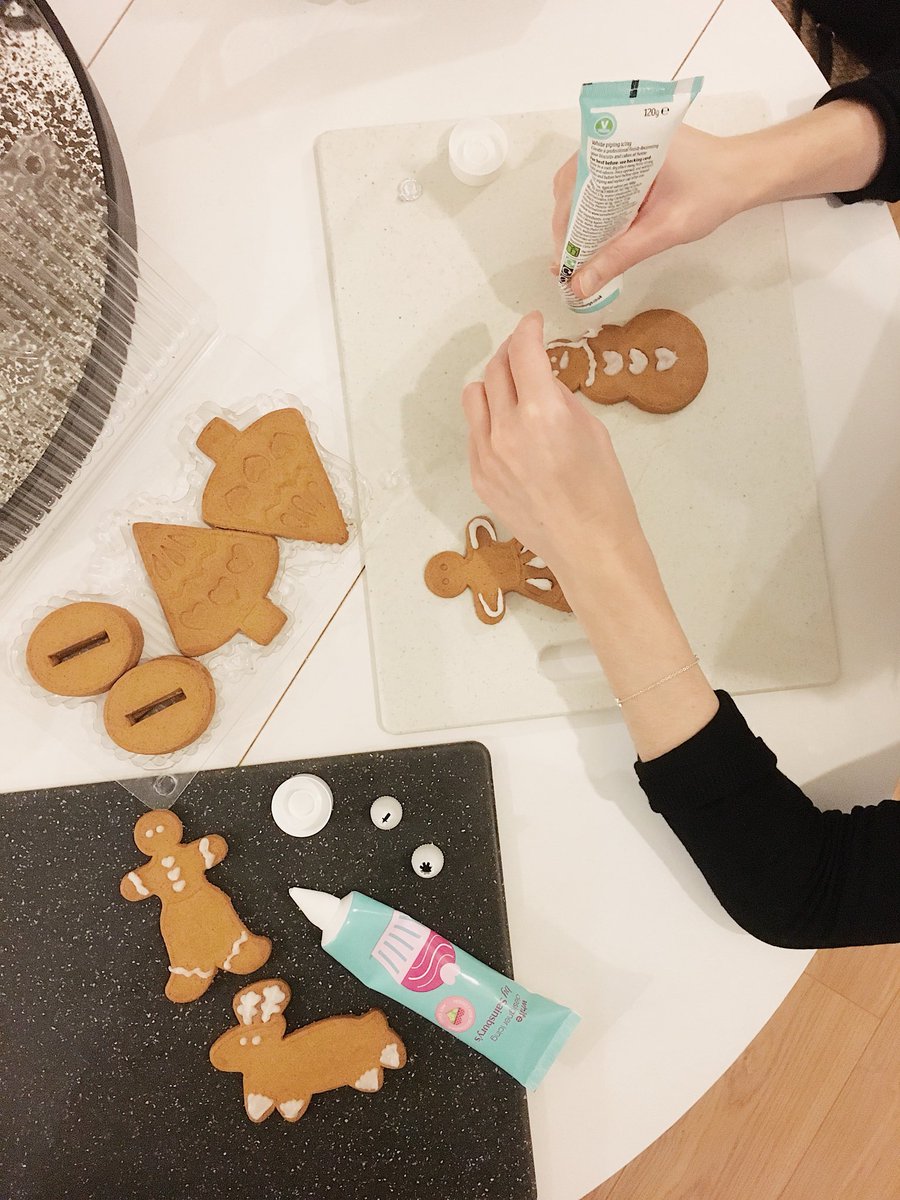 fabricofmylife's tweet photo. You’ve gotta have a bit of Christmas crafting to see in the holidays! Pretty pleased with how our @IKEAUK gingerbread house turned out.. 😊🎄⛄️ https://t.co/xXIMfd62TZ
