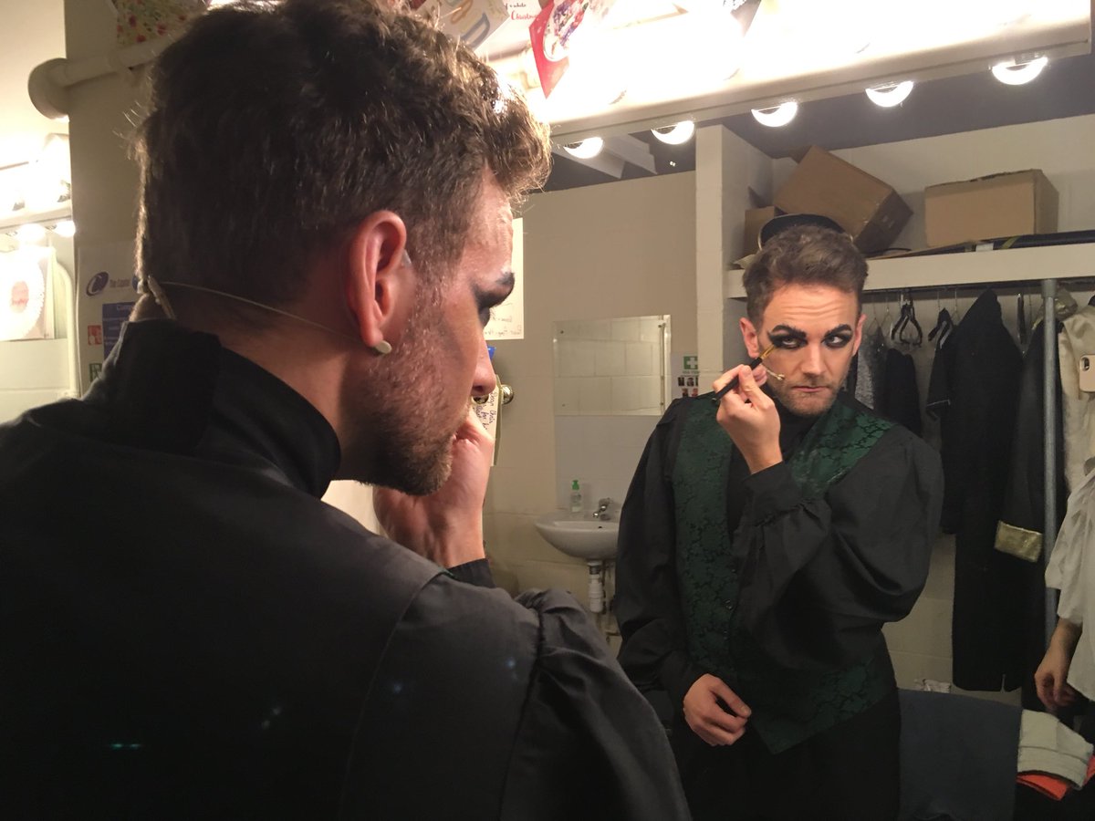 CapitolHorsham's tweet photo. FleshCreep has a softer side... look at him contouring #makeupwizard 💁🏻‍♂️ @ChrisEdgerley https://t.co/Yrixw7YpOx