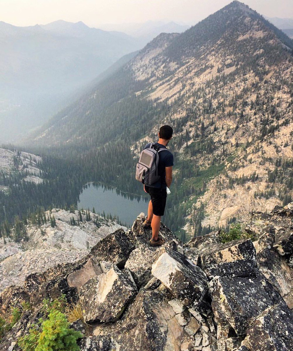 Happy Christmas Eve everyone!! Are your stocking stuffers all ready to go?? 😄🎁  #FindYourSun