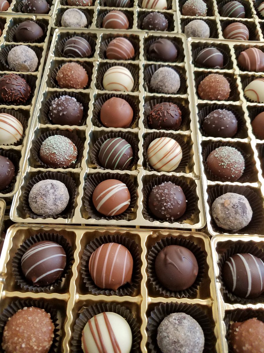 FS_Choc's tweet image. On the eleventh day of Christmas my true love sent to me lots and lots of truffles.