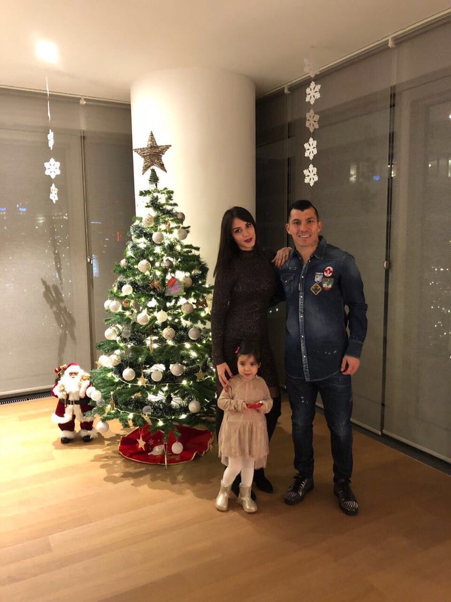 MedelPitbull's tweet photo. Feliz Navidad para todos !!! Que todos celebren en familia y que se cumplan todos sus deseos !!! 🎅🏼🤶🏼👧🏻 https://t.co/UPvKrx8aQs