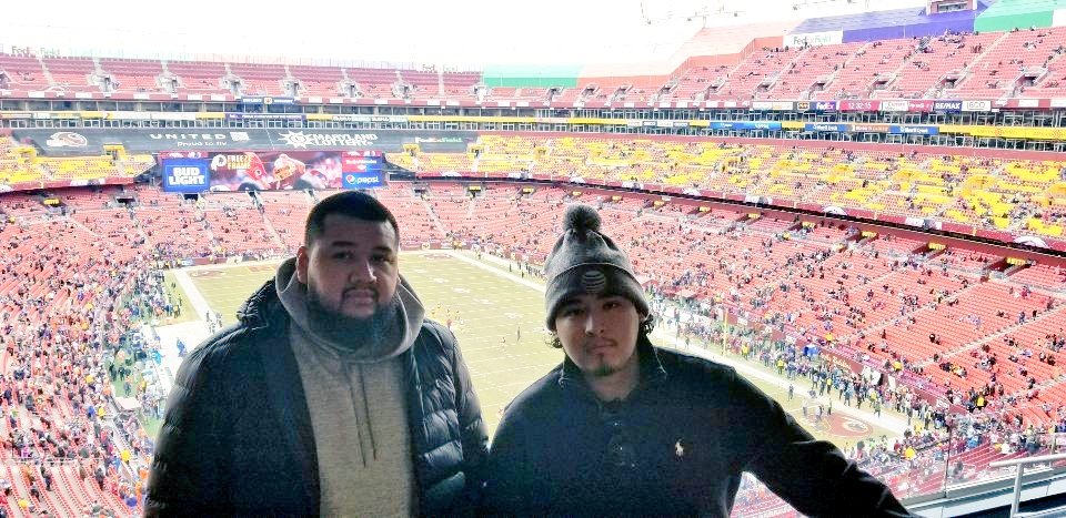 WCWC_Pmills's tweet photo. Thank you AT&T for the early Xmas present!! #Redskins #fedexfield #HTTR #HappyHolidays #wcwcolts #pmills #ThePostOffice #regulators #mountup https://t.co/QMGo2HjV1s