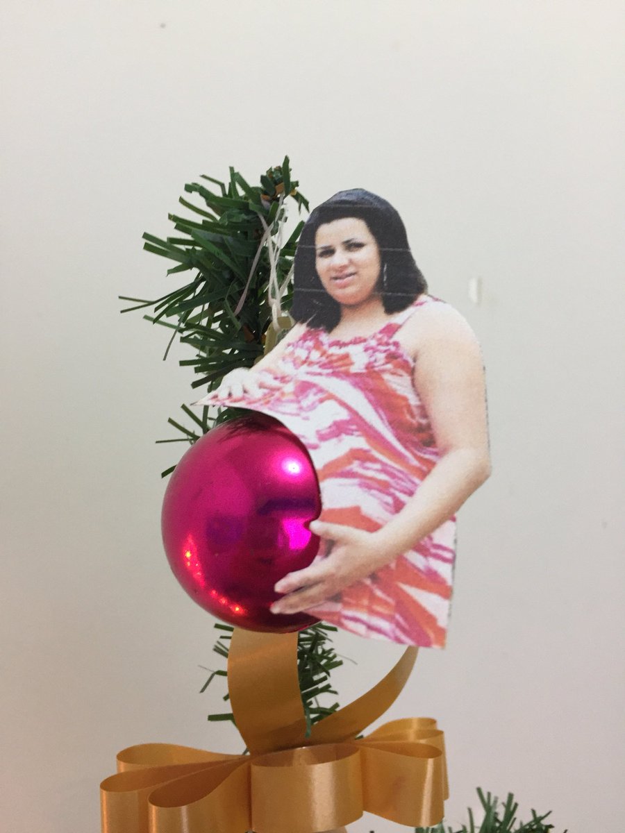 EU TÔ RINDO MUITO COM ESSA ÁRVORE DE NATAL QUE O GURI FEZ KKKKKKKKKKKKKKK QUE ÍCONE