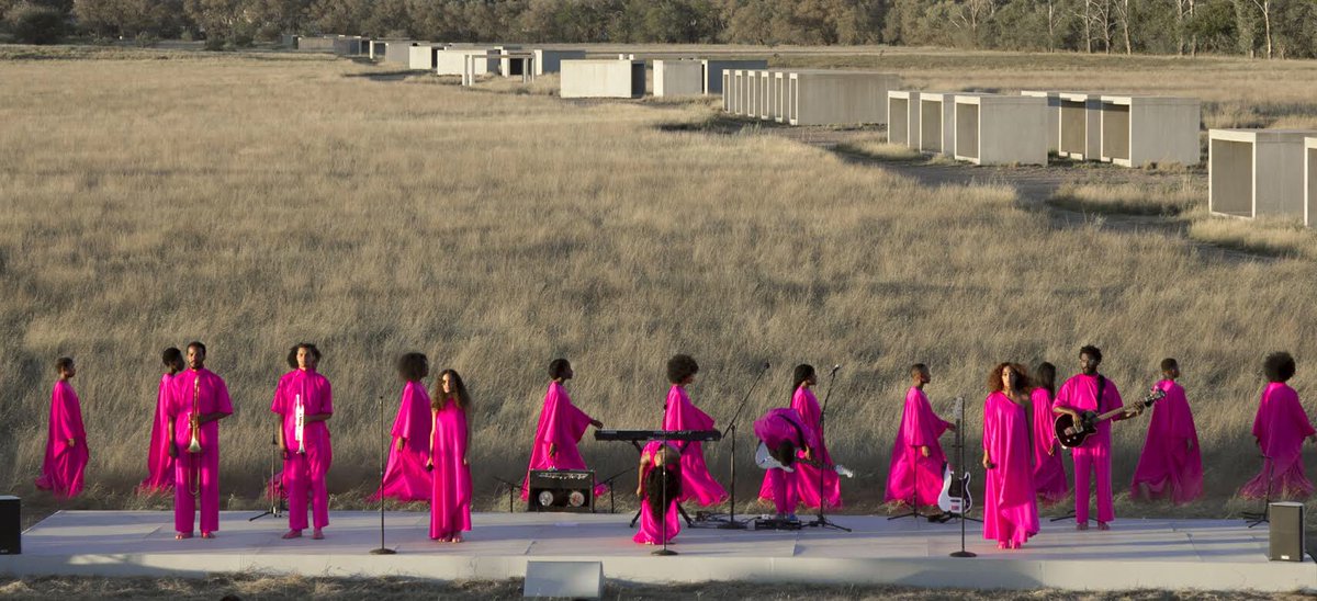 solangeknowles's tweet photo. Scales (2017) performance piece at @ChinatiFndn @juddfoundation 
Marfa, Texas https://t.co/kJpZcH5tq6