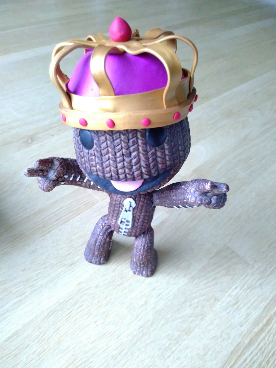 Dexillion's tweet image. I got a crown at last! :P