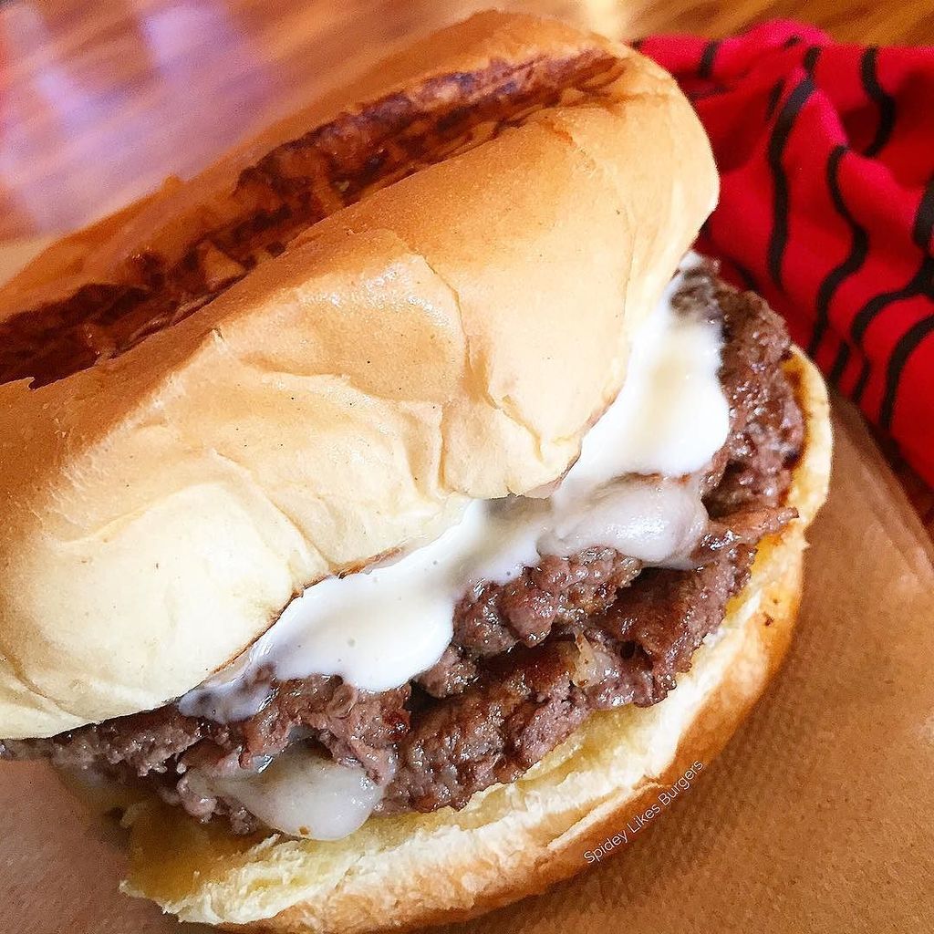 BurgerFi's tweet photo. "Most CEO's don't work on Sunday, but this one does! π: The CEO - Double Wagyu + Brisket Blend Burger, Homemade Candied Bacon-Tomato Jam, Truffle Aioli, Aged Swiss Cheese." #MeatTheCEO π· - @spideyburgers https://t.co/kknE9xpXPP