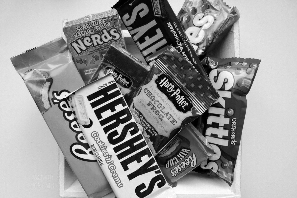 Para: @Lilusuis 

Espero que te guste este surtido de dulces (algunos de importación muggle, pero igual de deliciosos).

¡Feliz Navidad! ♡