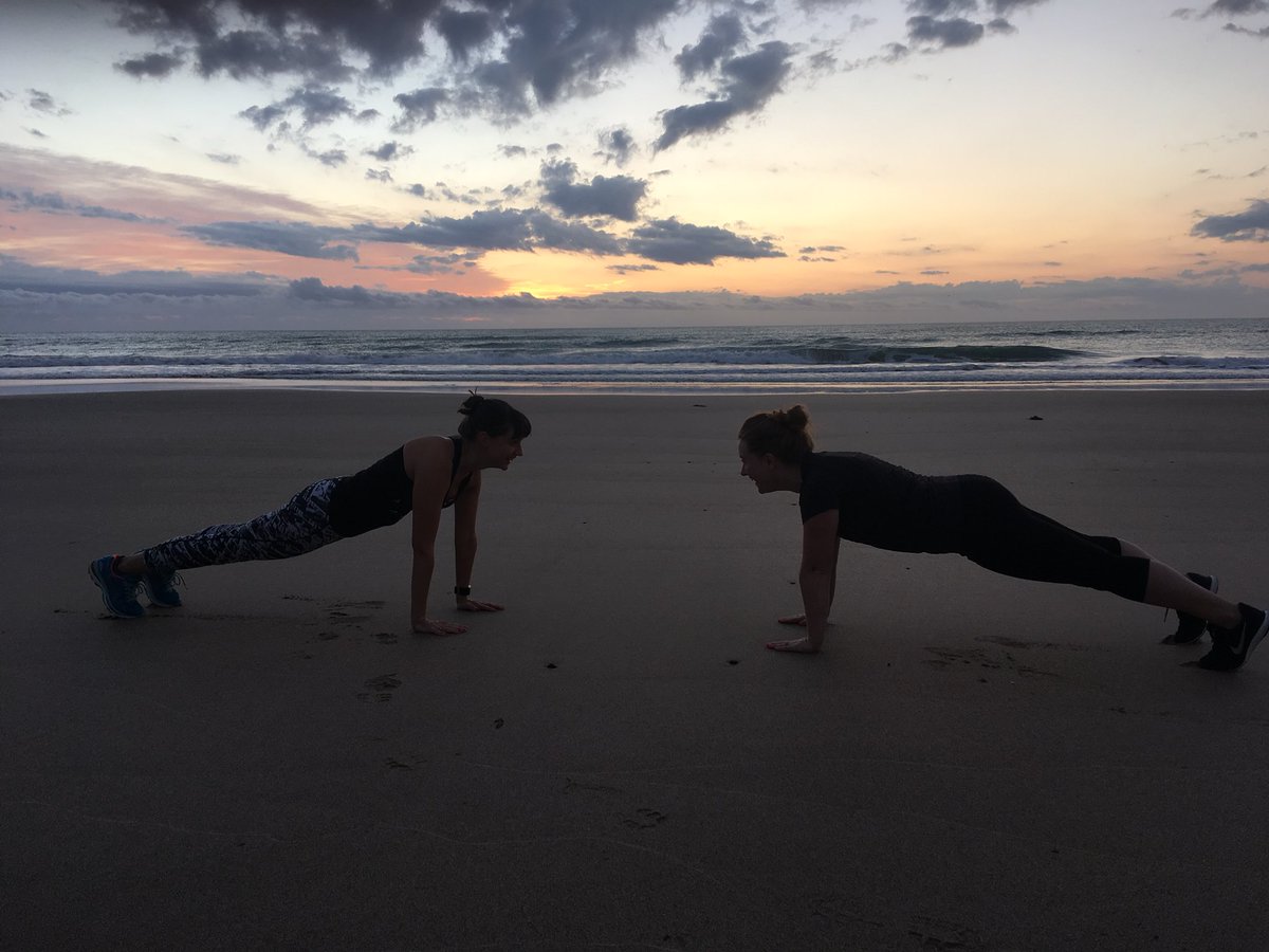jennahubbard13's tweet photo. Merry Christmas plank to @AUBdance sunrise plank in New Zealand @inspiredAUB https://t.co/kLrzbikqyJ