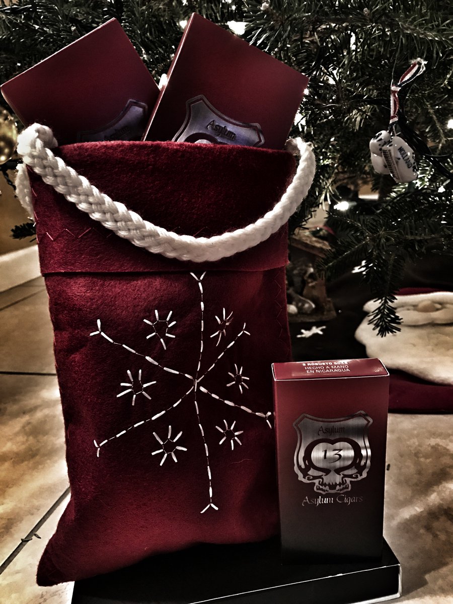 Asylum13Cigars's tweet photo. It's Christmas Eve but there's still time to grab that last minute stocking stuffer at your local B&amp;M #EveryoneSeeksAsylum #Asylum13Cigars #AsylumCigars #Asylum13 #Cigars #ChristmasEveCigar #ChristmasEve https://t.co/UE4oVPq2qR