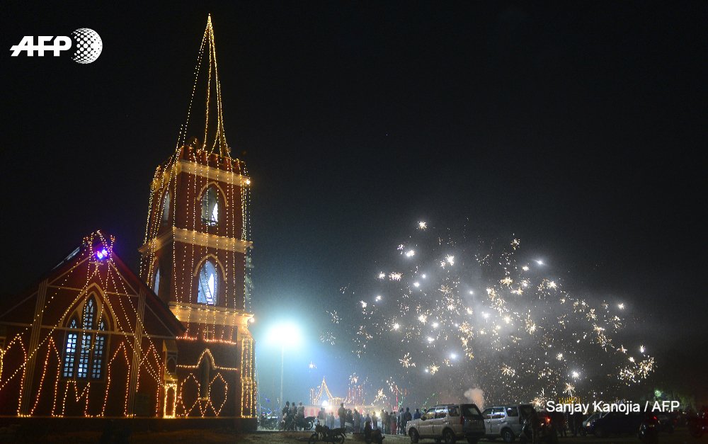 AFP's tweet photo. 'Twas the night before Christmas and all over the world, cities light up to celebrate the holiday https://t.co/direJ4HRWG