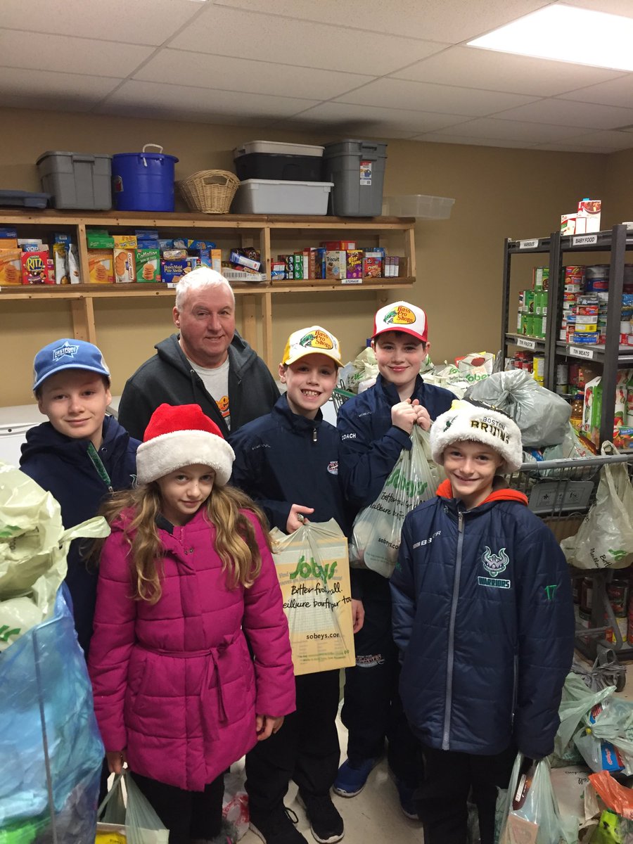 Cousins agreed to forgo their presents to each other and instead did grocery shopping for the food bank. A good life lesson especially at this time of year. <a href="/MtPearlBlades/">Mount Pearl Blades</a> &amp; @PmhaWarriors <a href="/macridgley/">Denise MacDonald</a> <a href="/2dudesdad/">John Galway</a>