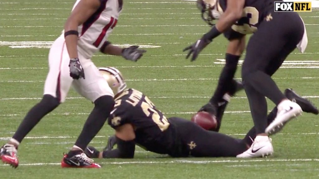 NFLczech's tweet photo. Už jsem viděl hada chcát, koně blít, Belichicka smát se na tiskovce, ale #ButtInterception jsem ještě neviděl😮 https://t.co/5pdk6ZJHDZ