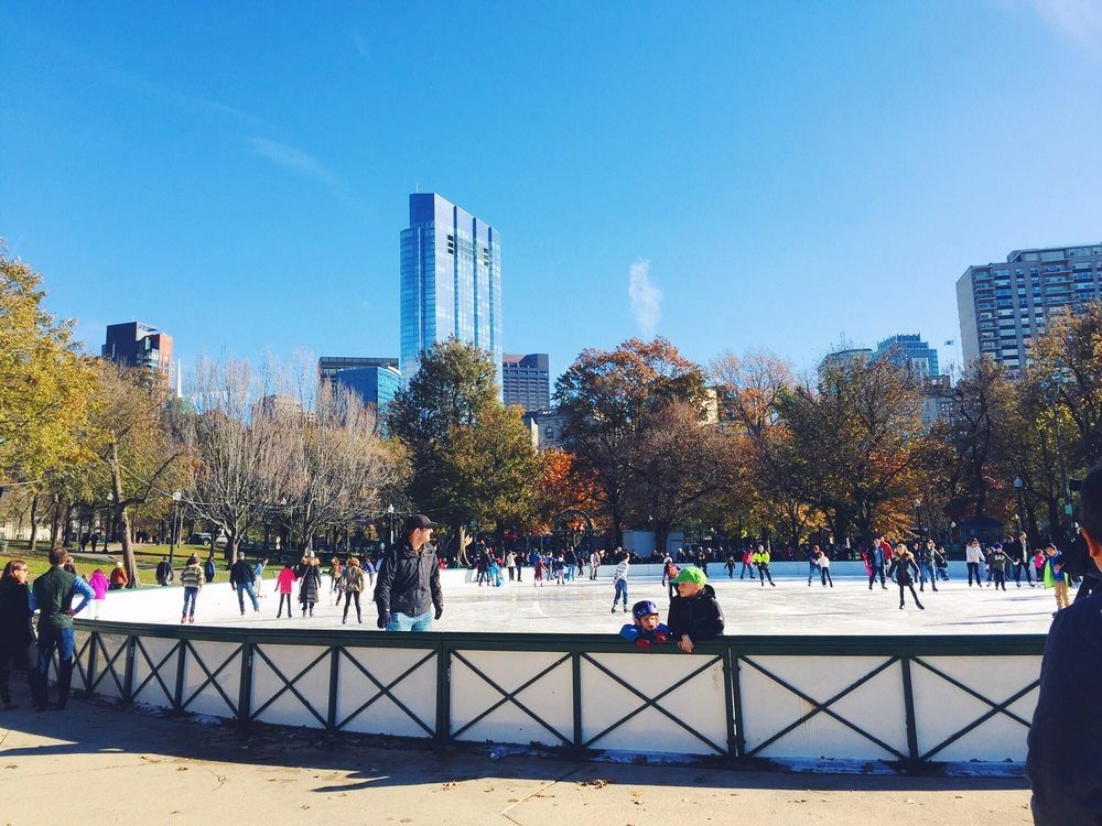 yelpboston's tweet photo. 12 DAYS OF #YELPSHOPSLOCAL - On the 12th day in Boston we walked around the city! Go ice skating &amp; sip on hot cocoa like @Tazachocolate eggnog &amp; gingerbread festive flavors while you spot all the holiday cheer around Boston ✨🎁
📷: Veronica C, Esther L, Joanne H, Yelp https://t.co/Aolc63GSyA
