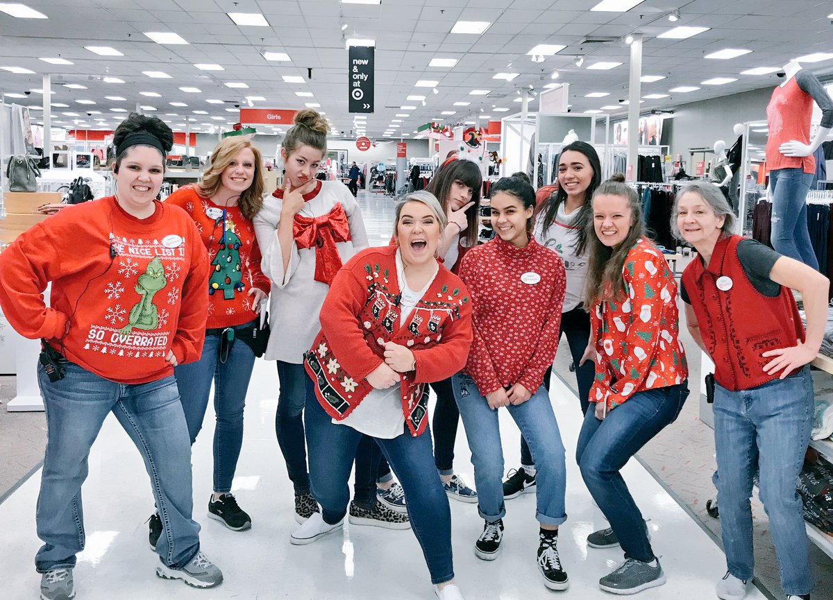 The ladies of the pack are feeling quite festive this Christmas Eve 🎄#theboysarentasfun
