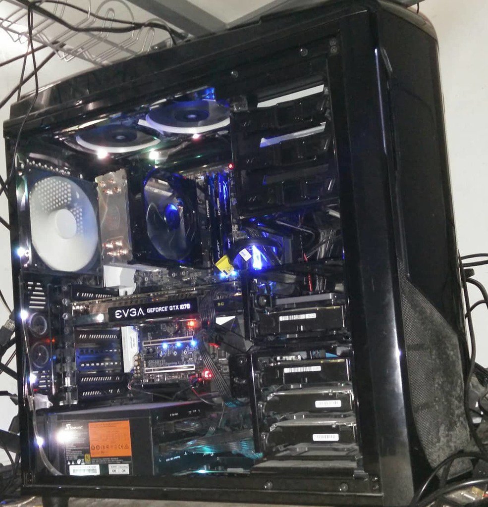 neal08ni's tweet photo. I feel like I haven't posted a pic of my gaming rig long time here. Swapped the CPU cooler because the Corsair one was being POS. #custombuilt #intel #GTX1070 #kingstonmemory #corei7 #coolermaste #seasonic https://t.co/6zNdAVOnCl https://t.co/DP6dA4uGiy