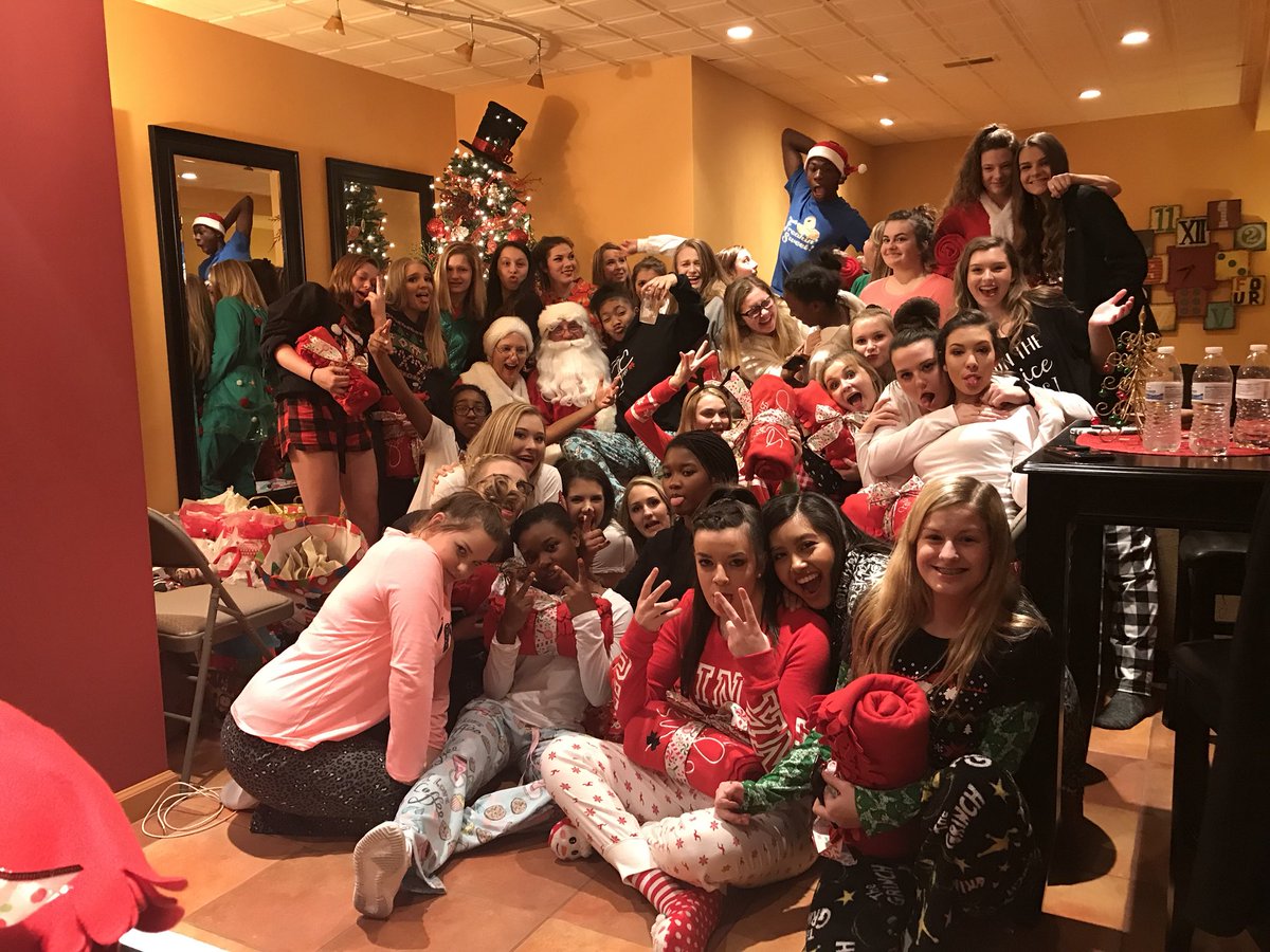 Santa came &amp; visited us so we want to wish everyone Happy Holidays🎄 Be safe !😁
- From the GCHS Cheerleaders ❤️