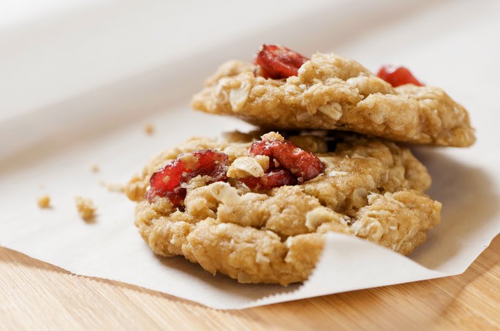 TNLocalHealth's tweet image. Health Tip: Making cookies for Santa tonight? Substitute the chocolate chip for oatmeal or whole milk for low-fat! 🎅