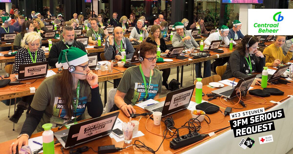 centraal_beheer's tweet photo. Vanavond stellen we ons callcenter beschikbaar voor 3FM Serious Request. 200 vrijwilligers van Centraal Beheer en het Rode Kruis beantwoorden zoveel mogelijk telefoontjes. Echt Even Apeldoorn bellen dus, maar deze keer niet voor ons;) #evenapeldoornbellen #sr17 #3fm https://t.co/yphWofj1fF