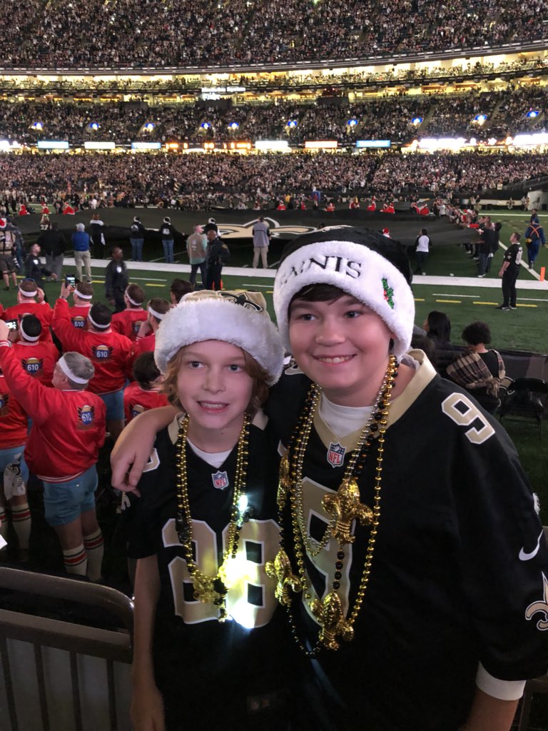 ErikaAnderson00's tweet photo. Merry Christmas from the Superdome! #GoSaints #WhoDat? #defendthedome #ChristmasinNOLA @scotteanderson1 https://t.co/l6bcZ229Jr