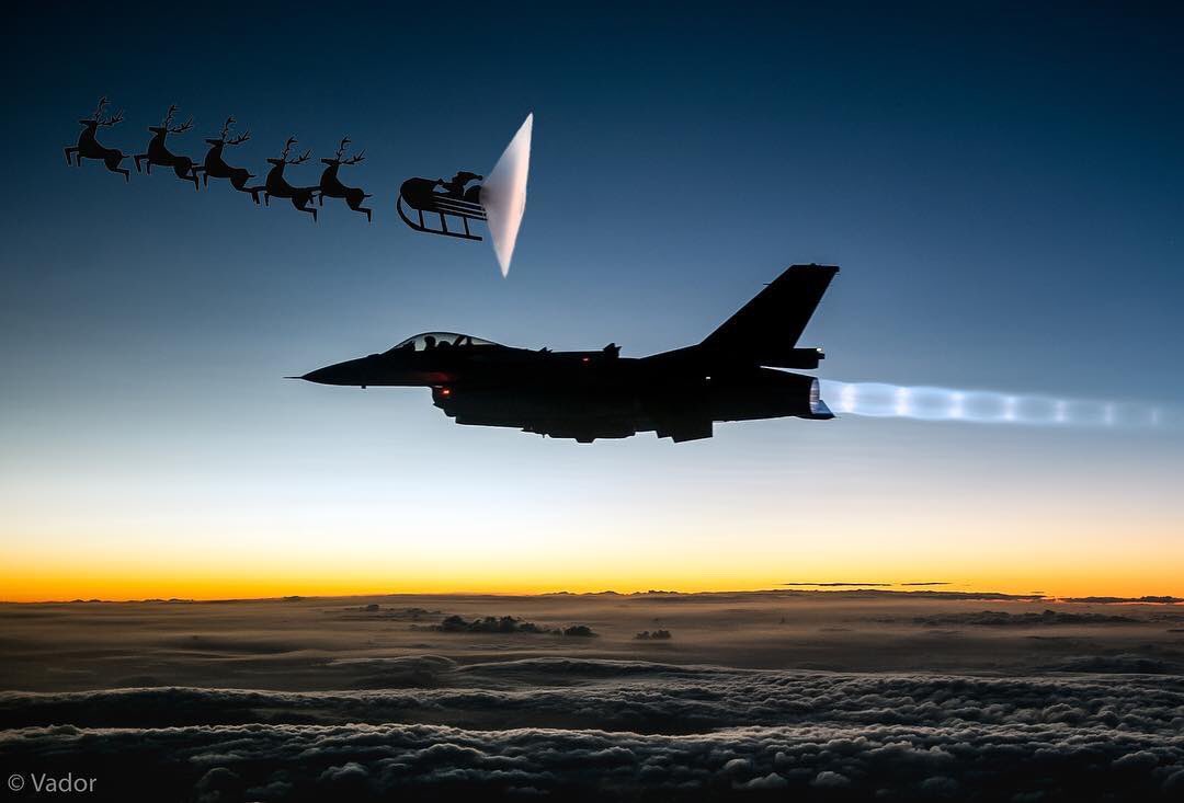 KentonCool's tweet photo. He’s airborne and inbound....excitement levels high with Team Cool!!
Even with full afterburner no one could keep up with the Reindeer!! https://t.co/IH2ucM9Lke
