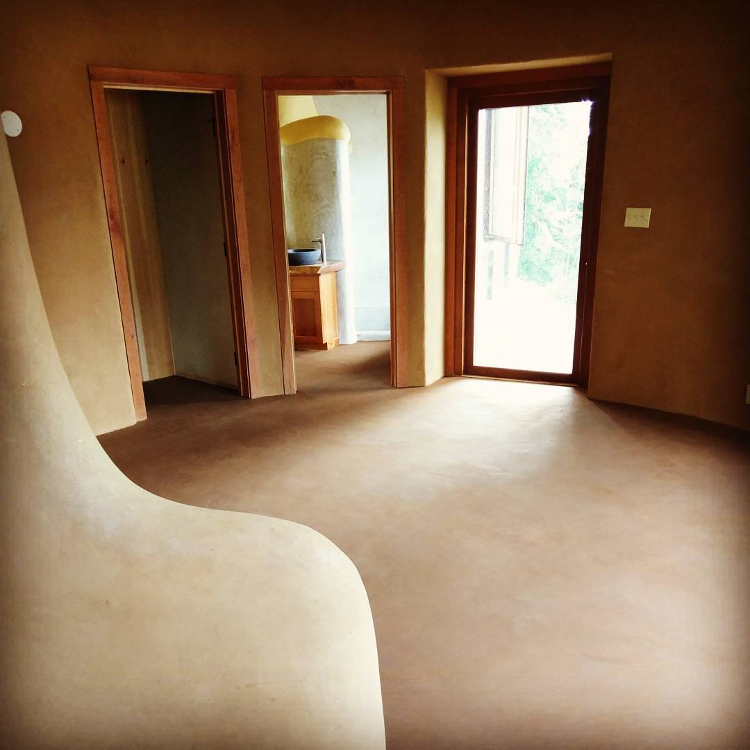 buildnaturally's tweet photo. #clayplaster walls over #strawbale (exterior insulation) & #cob (interior mass) plus an #adobefloor with radiant heat to boot... #howtostaywarm #naturally https://t.co/X2ksHcnd0w