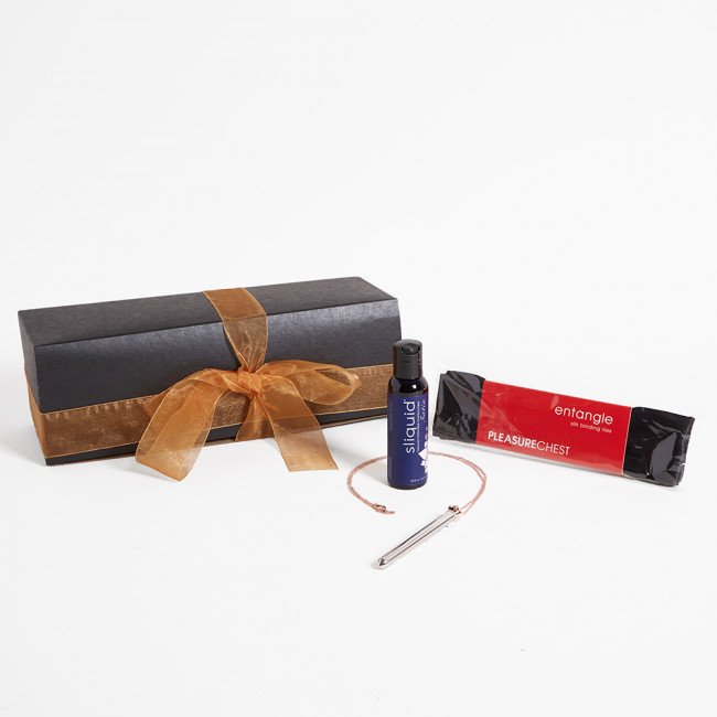 PleasureChestCH's tweet photo. Merry Christmas Eve! It's our penultimate #PCAdvent and we're giving away our Trendsetter kit, featuring the rose gold @followcrave Crave Vesper, @sliquid  satin, and our silk entangle ties! 
https://t.co/a9NIFF2Dt0 https://t.co/Cx7AdG4jYo