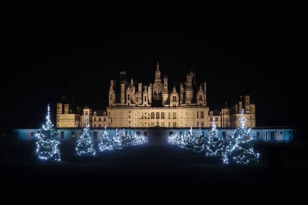 domainechambord's tweet photo. Nous vous souhaitons un bon #Reveillon et un joyeux #Noël à tous. 🎁#MerryXmas #HappyChristmas #Chambord https://t.co/AJTDns8Yi2