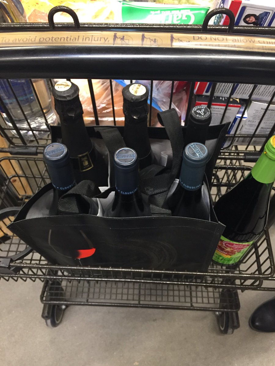 carleegriffeth's tweet photo. Bergen County, NJ on #XMasEve: you can buy 6 bottles of wine but not a cork screw. #SundayBlueLaws https://t.co/zKXHpt2ciC